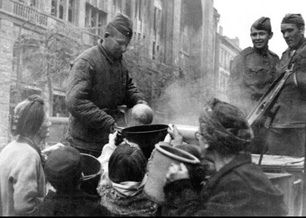 Файл:Советские бойцы1.jpg