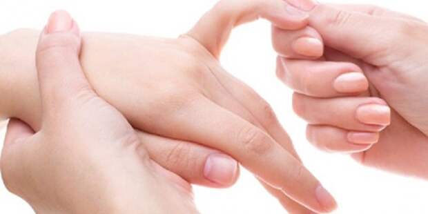 Немеет мизинец и безымянный палец: причины, возможные заболевания и лечение