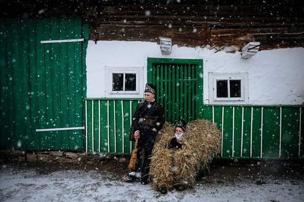 Яркие фото знаменитой Красноильской Маланки на Буковине 