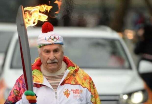 Владимир Зельдин стал старейшим участником эстафеты Олимпийского огня | Фото: uznayvse.ru