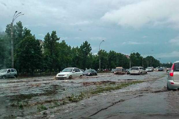 01-07-2015-zatopilo-dozhd-grad-groza-molniia-35
