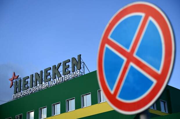 Bloomberg: компания Heineken сократит 5-6 тысяч рабочих мест из-за спада продаж