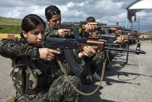 За нацию и равноправие.  Курдские женщины в бою c «Исламским государством»