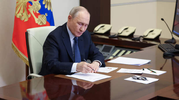 Путин поручил доработать систему компенсаций жертвам мошенников