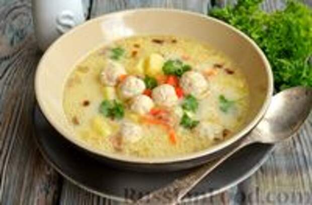 Фото к рецепту: Сырный суп с фрикадельками и овощами