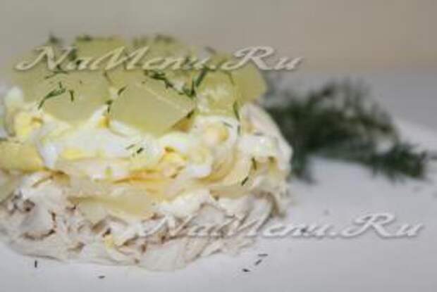 Салат с сыром и ананасами