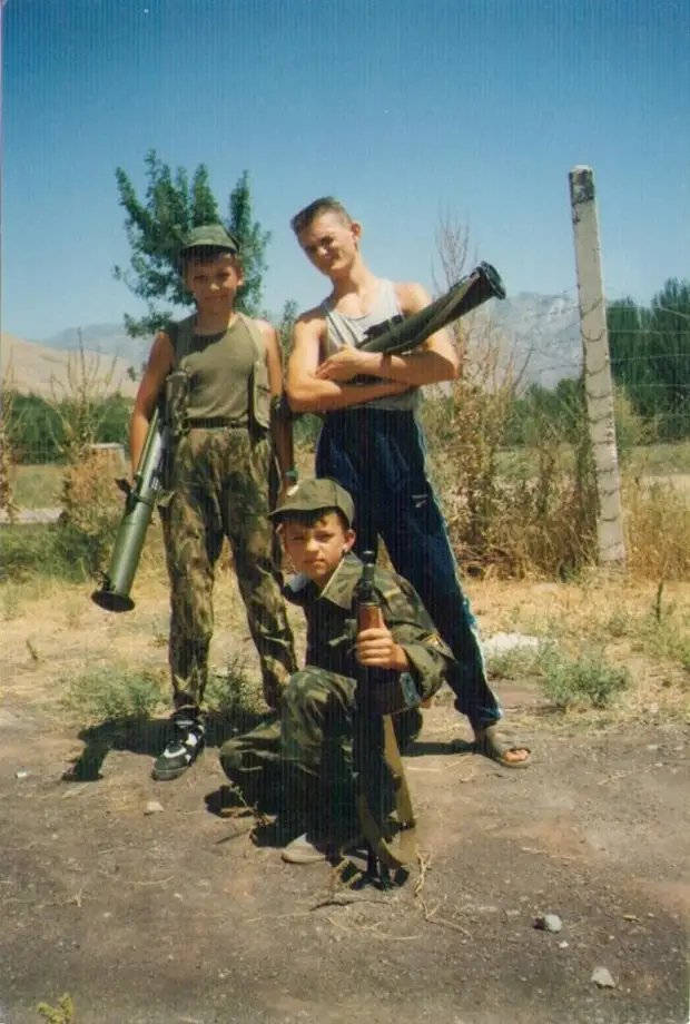 Таджикистан в 90-е годы. Русские в Таджикистане в 90-е. Оружие 90-х годов.