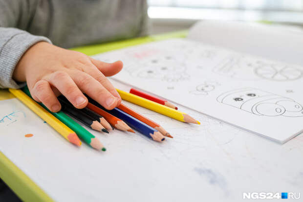 Красноярский психолог рассказала, почему успокаивает покупка канцелярии