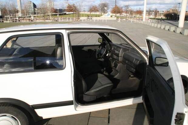 Volkswagen Golf Ангелы Меркель продадут на аукционе (7 фото)