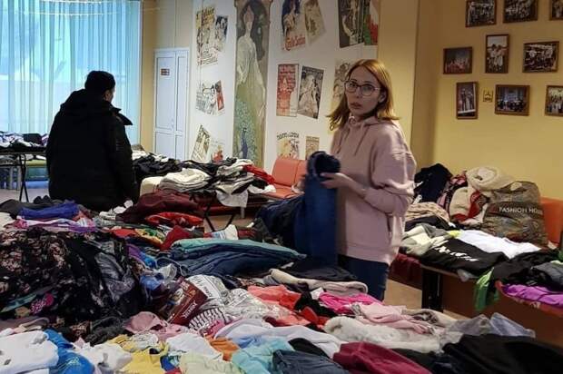 Собранную одежду отдадут нуждающимся и многодетным семьям / Фото предоставлено сообществом "Ты не один"