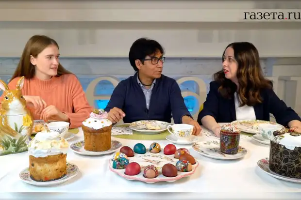 «Как торт на день рождения»: иностранцы пробуют русский кулич