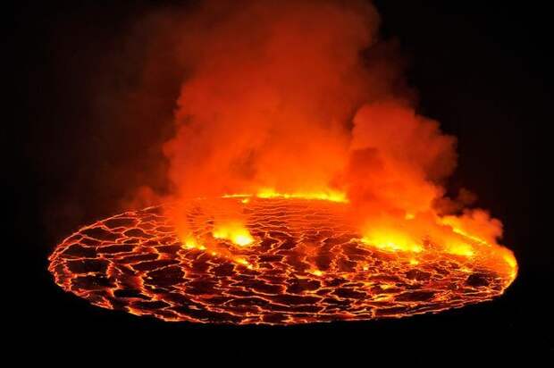 Кратер вулкана Nyiragongo (28 фото)