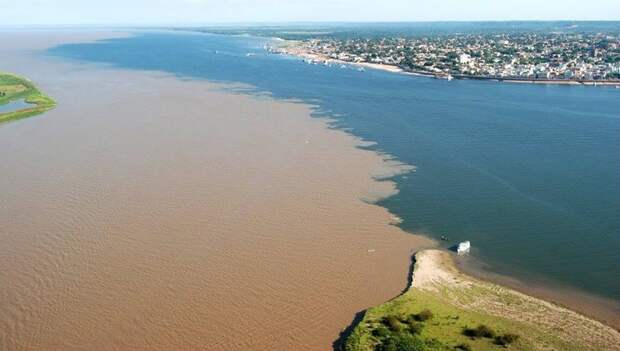 5. Место слияния рек Рио-Негро и Солимойнс недалеко от города Манаусе (Бразилия) река, течение
