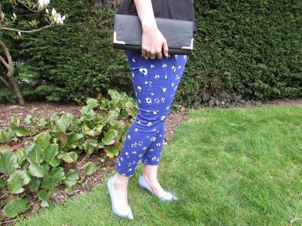 Floral print on trousers Floral print on trousers