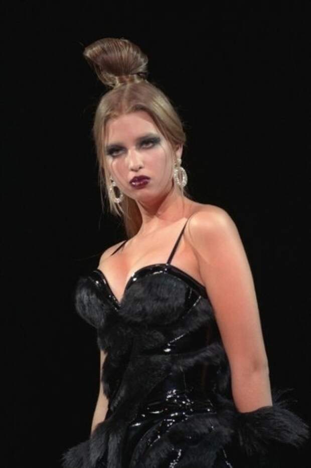 Иванка Трамп на показе Mugler Haute Couture осень-зима 1997. / Фото: www.prabook.com