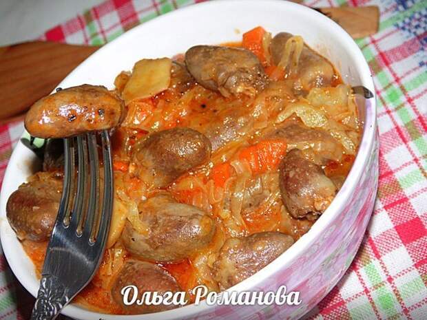 Куриные сердечки тушенные с капустой и грибами Куриные сердечки тушенные с капустой и грибами