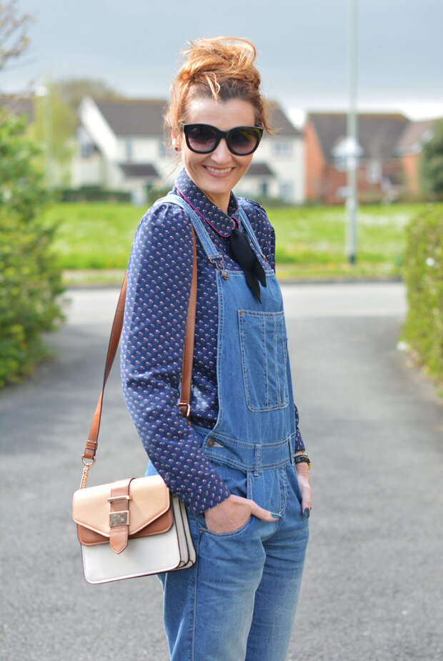 Blue denim dungarees (overalls), patterned Peter Pan collar shirt