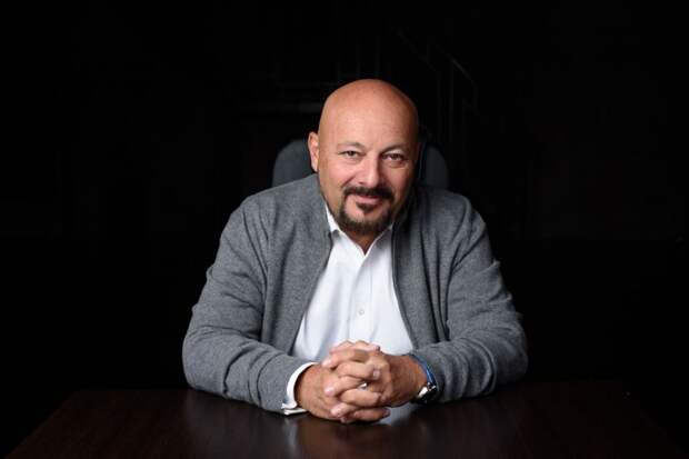 Нефть подорожала до $82 на фоне атак в Персидском заливе, эксперт назвал сценарии