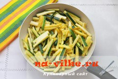 Паста с цукини и вялеными помидорами