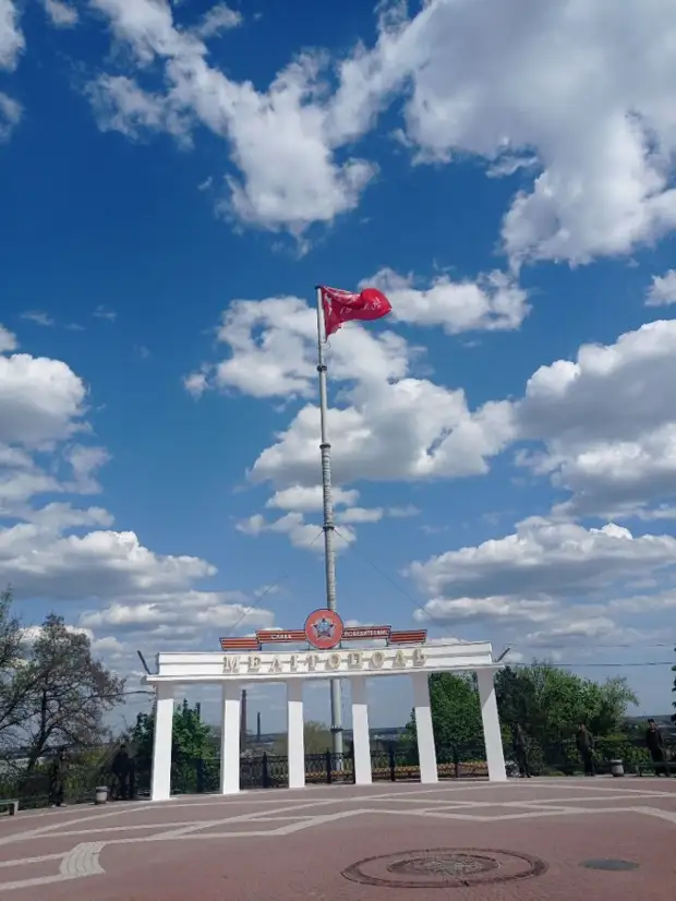 Красный флаг над Мелитополем