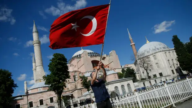 Турецкая Pegasus Airlines временно приостанавливает полеты в Россию и из нее