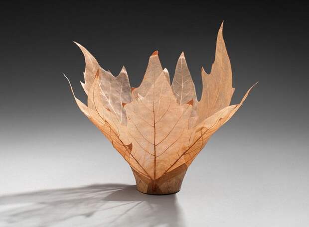 Невесомые чаши и вазы из скелетированных листьев: Изготовление чаш из скелетированных листьев – новое увлечение художницы, которая посвятила 60 лет жизни творчеству. Выставка необычных работ пройдет в