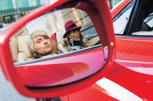 В клипе Басков разъезжает на Ferrari, а в жизни - на Rolls-Royce с персональным водителем