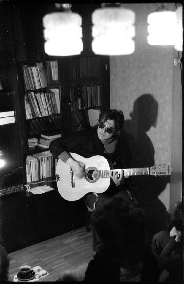 Майк Науменко на квартирнике, 12 января 1986.