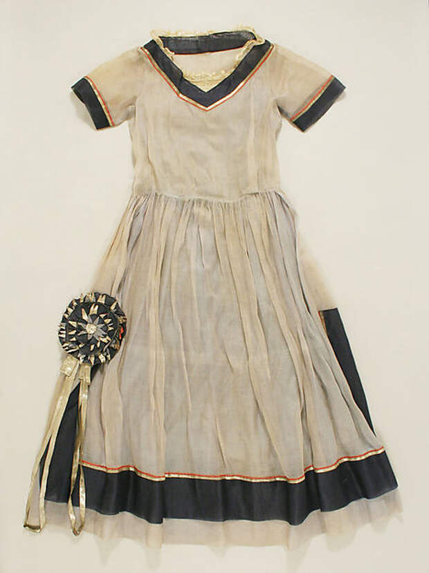 Платье (Robe-де-Style)