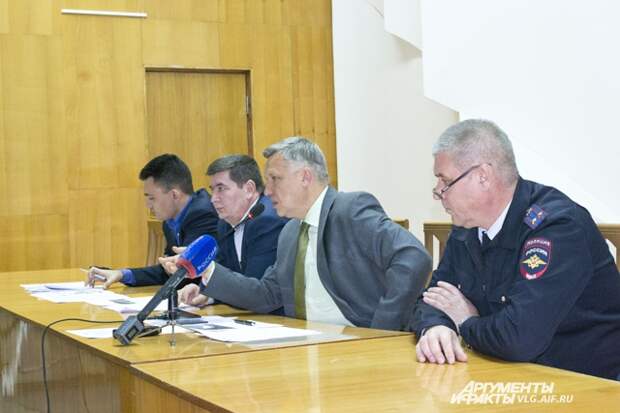 Руководство комитета транспорта и дорожного хозяйства администрации Волгоградской области.