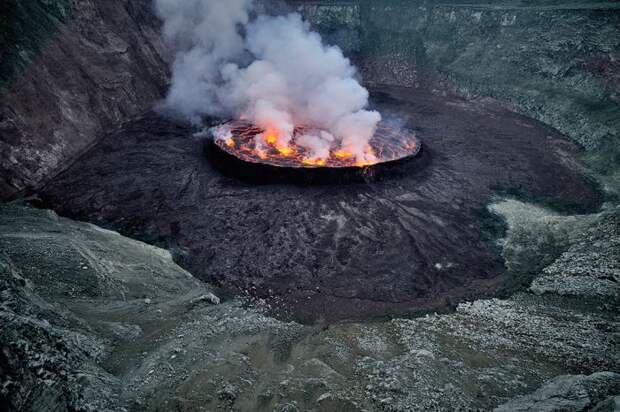 Кратер вулкана Nyiragongo (28 фото)