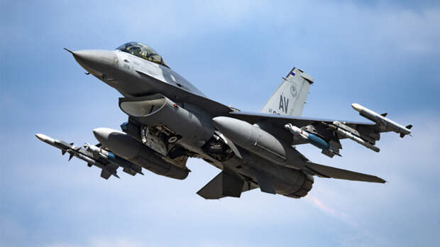 СМИ: офицер ВВС Греции прибыл на Украину для обучения пилотов ВСУ использованию F-16
