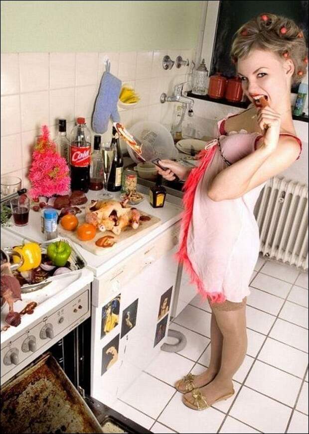Девушки на кухне (26 фото) Девушки на кухне (26 фото)