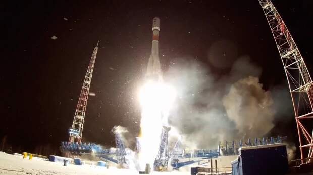 МО РФ показало кадры работы службы горючего на космодроме Плесецк