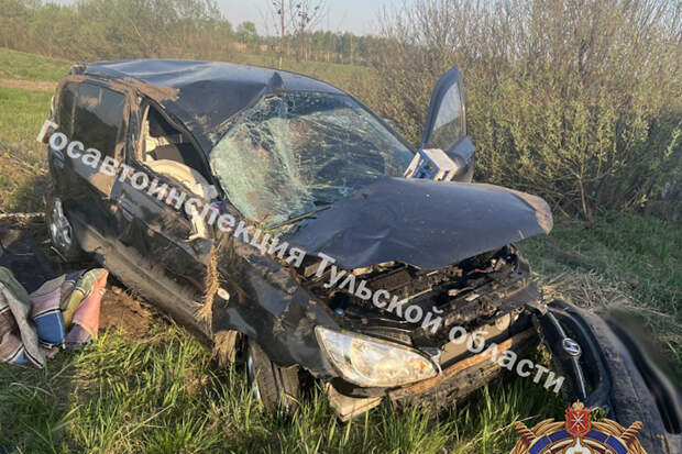 Иномарка слетела в кювет и перевернулась на трассе М-4 в Венёвском районе