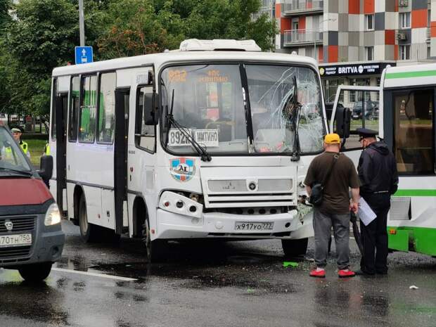 На Пятницком шоссе столкнулись два рейсовых автобуса