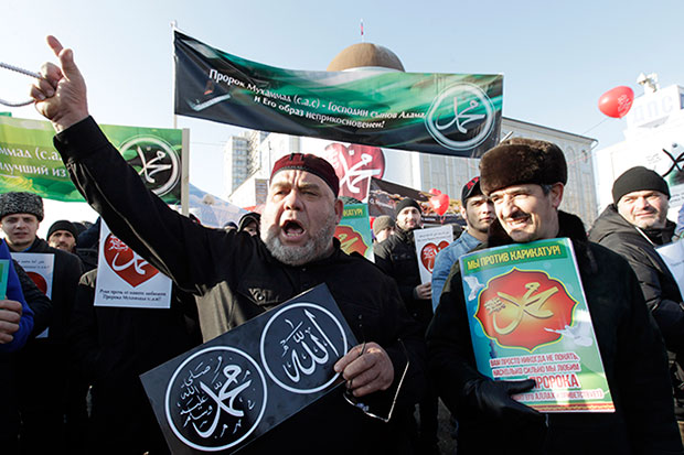 Участники митинга против карикатур на пророка Мухаммеда, Грозный, 19 января 2015 года