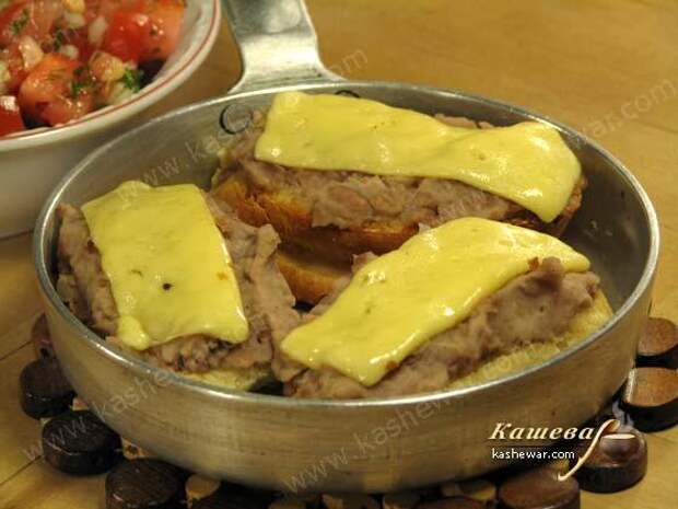 Горячие бутерброды с фасолью и сыром – рецепт с фото, мексиканская кухня