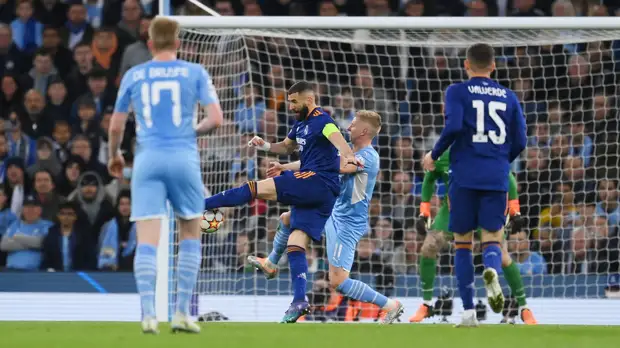 «Манчестер Сити» обыгрывает «Реал» со счётом 2:1 после первого тайма