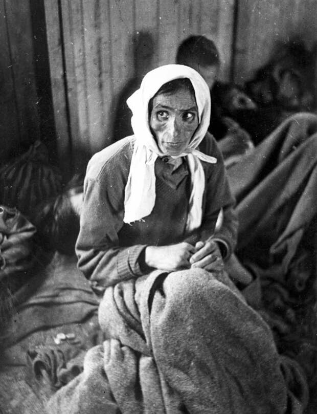 Все ужасы концлагеря Берген-Бельзен в редких архивных фотографиях