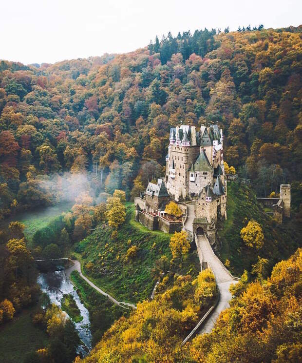 1. Замок Эльц — сохранившийся до нашего времени замок XII века в Германии. люди, мир, удивительные фотографии