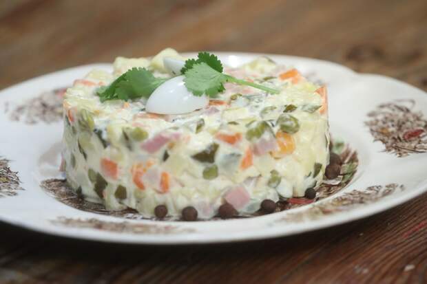 Диетолог Соломатина: салаты с майонезом работают как бомба замедленного действия