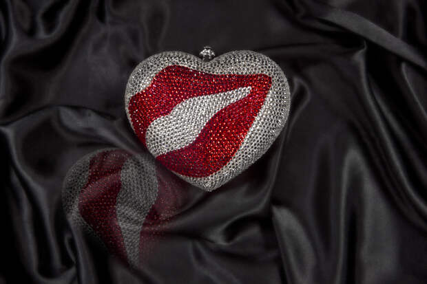 LOVE HEART KISS GCB4004 copy