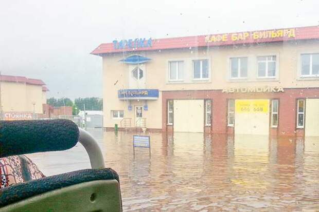01-07-2015-zatopilo-dozhd-grad-groza-molniia-11