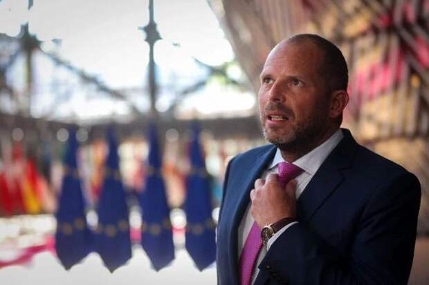 Угрожавший сровнять Москву с землёй глава МО Бельгии сделал неожиданное признание