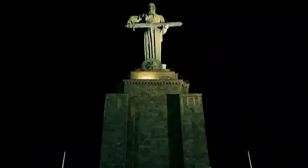 Этой ночью в Ереване волонтёры разом сделали два дела: поздравили всех женщин с 8 Марта и...