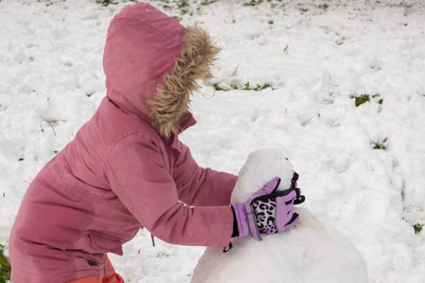 Гигантский снеговик появился в российском селе
