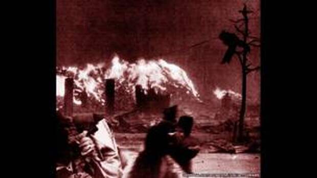 Огневой вихрь, возникший после взрыва атомной бомбы над Хиросимой.