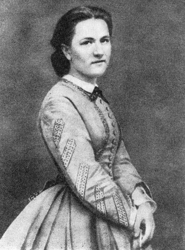 Полина Тургенева-Брюэр, дочь писателя. Фотография Э. Каржа, 1870-е годы .jpg