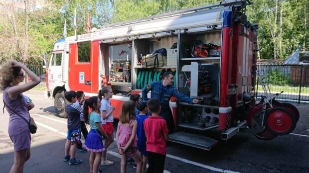 В пожарно-спасательной части СЗАО детям рассказали правила пожарной безопасности